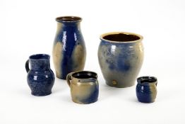 5 Bürgeler Blauschürzengefäße.