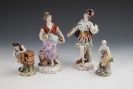 2 mythologische Figuren und 2 Bauernfiguren.
