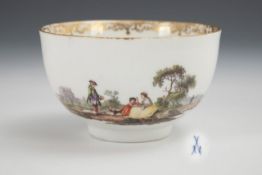 Barocke Tasse mit Watteau- und Kauffahrteimalerei.  Meissen.