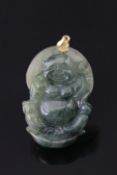 Jadeanhänger Buddha mit Öse in 750er Gold. 5,5x 2,9 cm