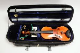 4/4-Geige (um 1900, Geigenbaumeister Joseph Chevrier Luthier/Mirecourt), innen mit Klebeetikett, han