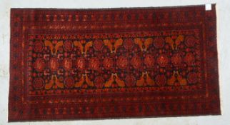 Belutsch, feine Knüpfung, dichter Flor - in gutem Zustand; Maße 195 x 103 cm