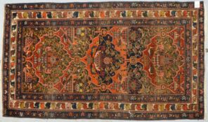 Antiker Orientteppich (West-Persien), Pflanzenfarben, Shirazi befestigt; Maße 216 x 128 cm (mit alte