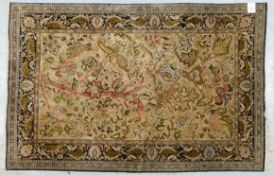 Ghom, Seide, feine Knüpfung, gleichmäßiger Flor - in gutem Zustand; Maße 168 x 108 cm (stellenweise 