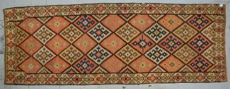 Kelim (Kurdistan) in insgesamt gutem Erhaltungszustand; Maße 260 x 132 cm