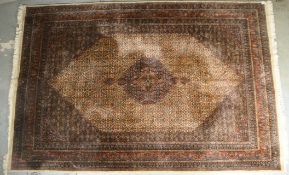 Indo-Orientteppich, mittelfeine Knüpfung, guter hoher Floorzustand, ringsherum komplett; Maße 407 x 