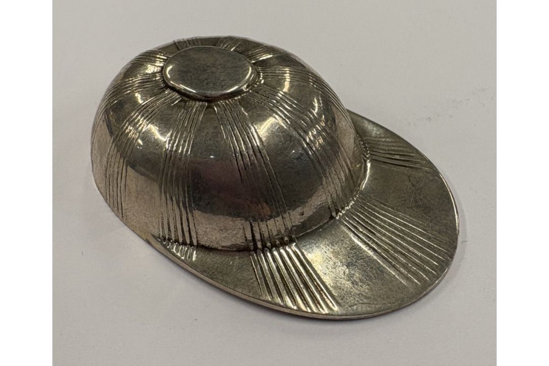 A silver caddy spoon. - Image 1 of 2