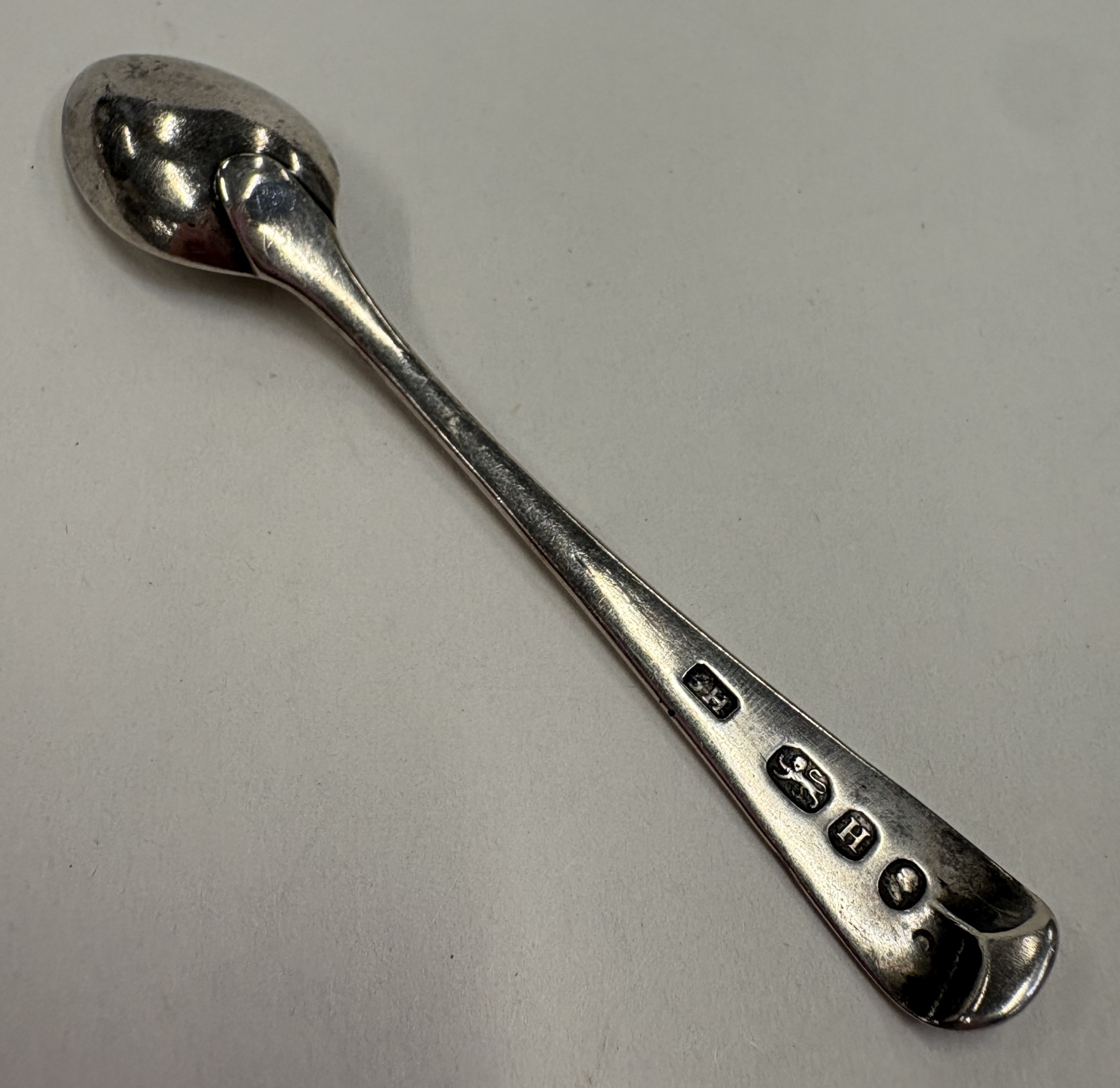 A George III silver snuff spoon. - Image 3 of 3