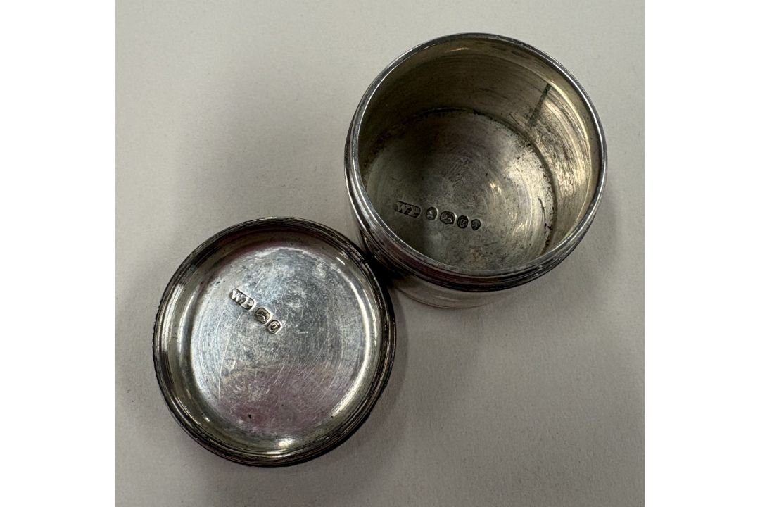 A silver pill box. - Image 3 of 4