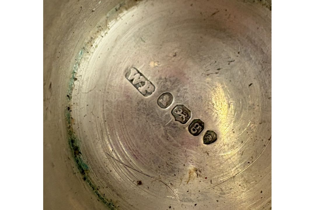A silver pill box. - Image 4 of 4