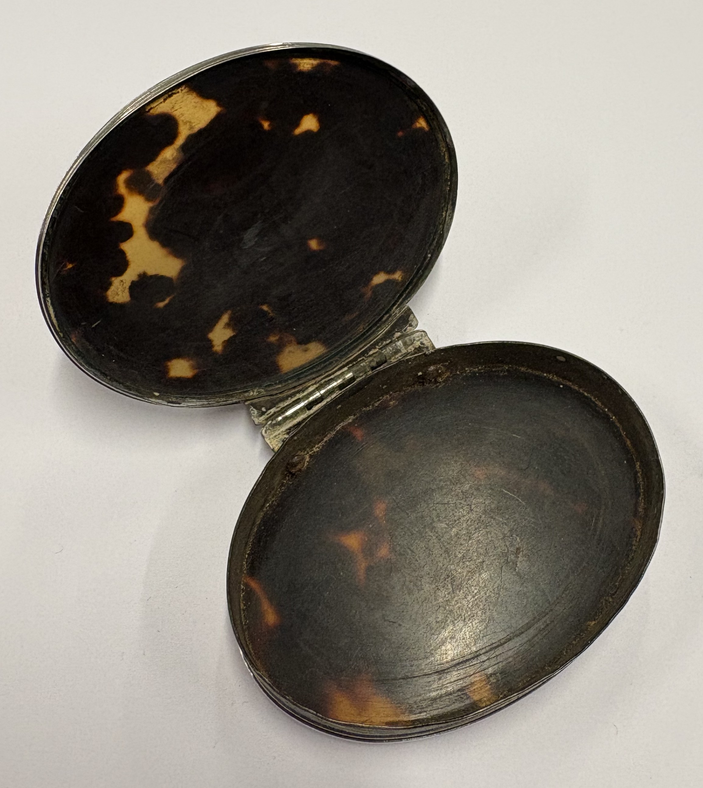 A silver and faux tortoiseshell snuff box. - Image 2 of 2