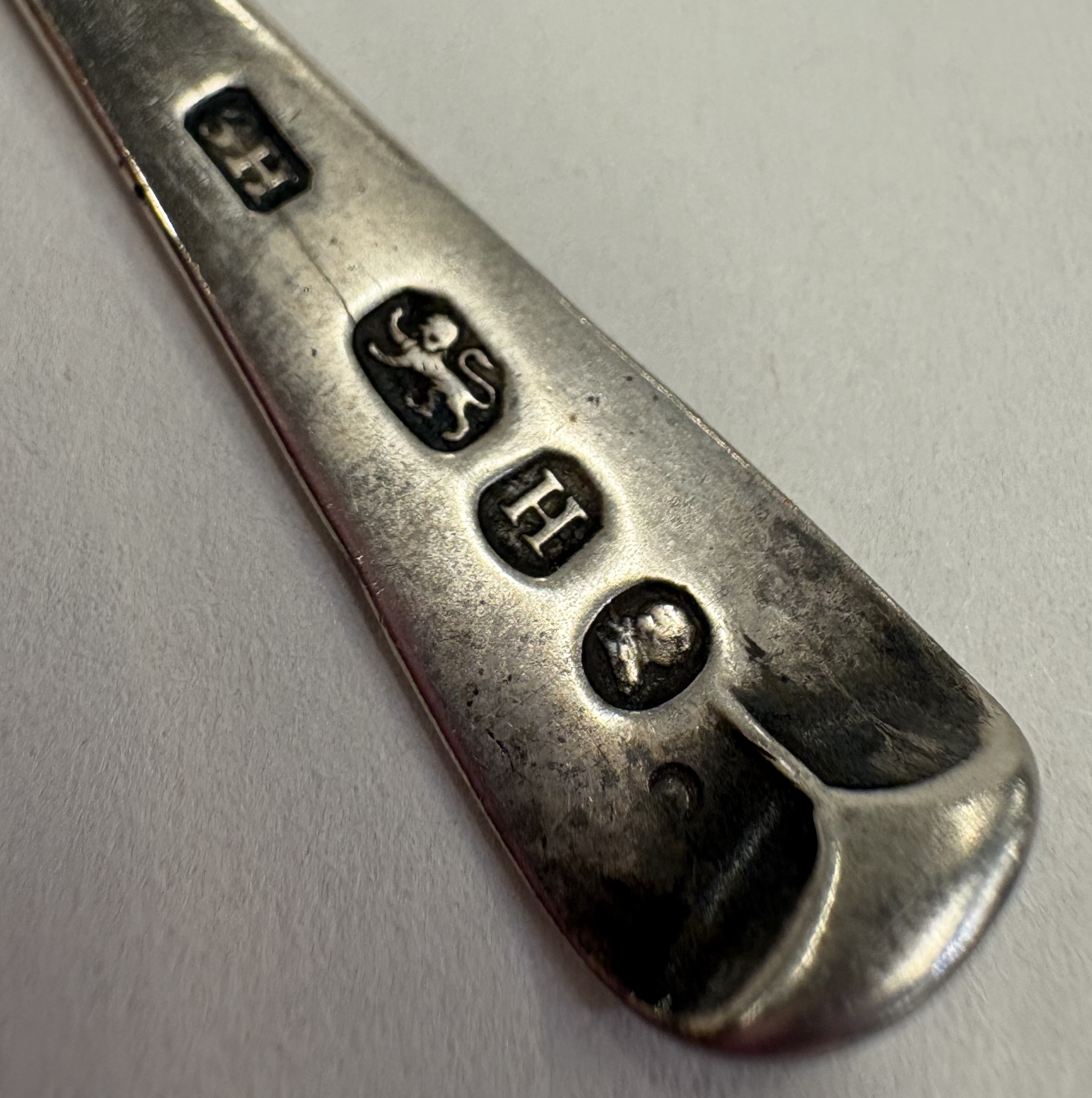 A George III silver snuff spoon. - Image 2 of 3