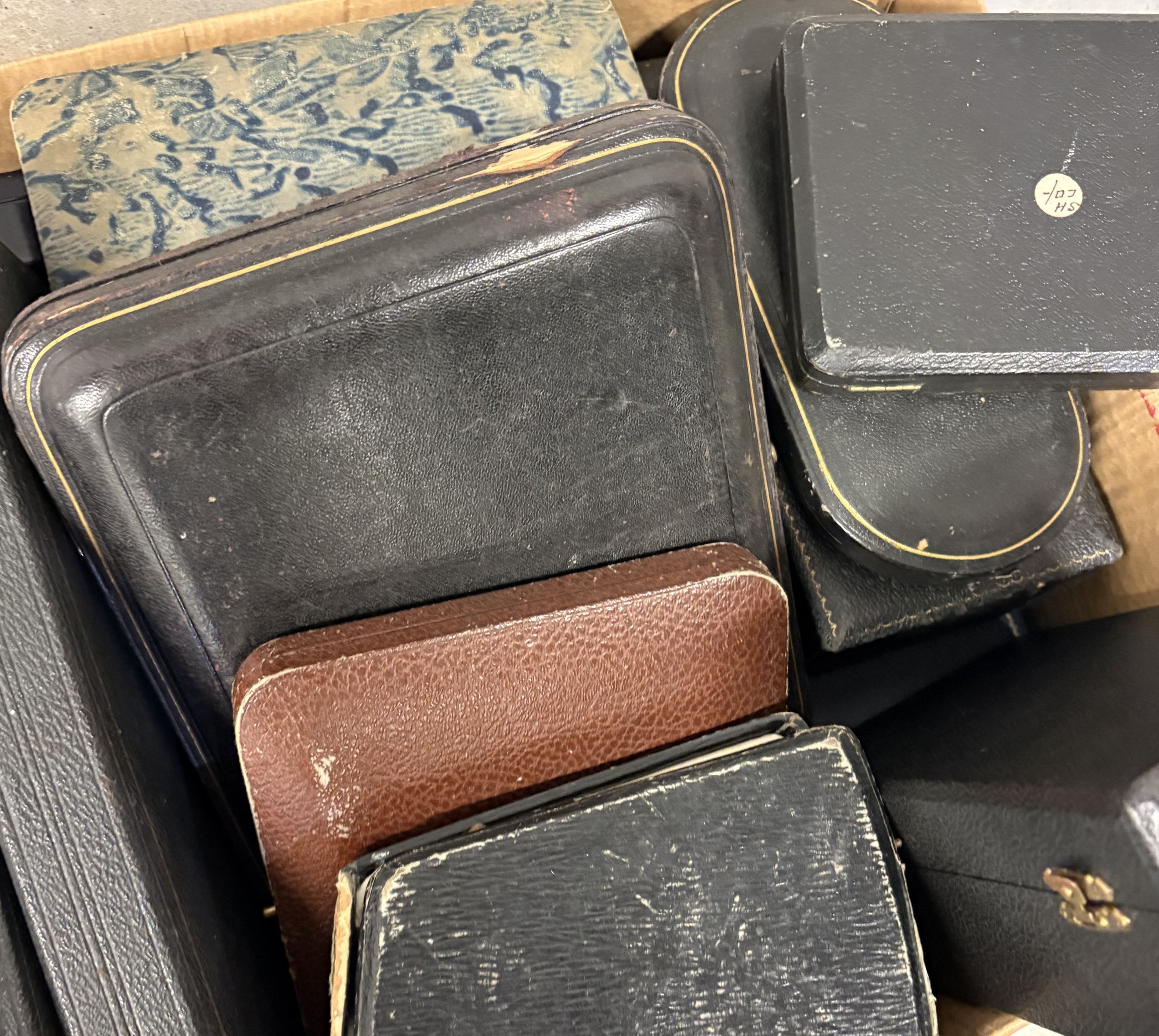 A box containing various cases and boxes. - Image 2 of 2