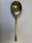 A 17th Century Provincial silver seal top spoon. Marked to bowl. Circa 1640. Approx. 31 grams.