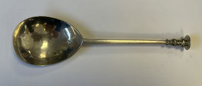 A 17th Century Provincial seal top spoon. Marked to bowl. Circa 1640. Approx. 43 grams. Approx. 16.5