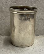 A Victorian silver beaker. London 1875. By John Edwards. Approx. 132 grams. Est. £300 - £400.