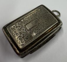 A William IV silver pill/snuff box with hinged cover. Birmingham 1836. Approx. 10 grams. Est. £