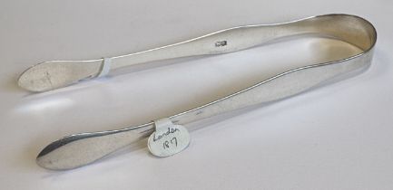 A pair of plain George III silver sugar tongs. London 1817. By William Bateman. Approx. 28 grams.