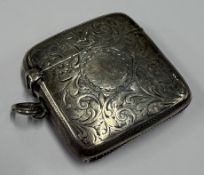 A rectangular silver vesta with floral decoration. Approx. 31 grams. Est. £50 - £80.