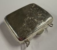 A small engraved silver purse with fitted interior. Approx. 33 grams of gross weight. Est. £30 - £