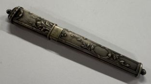 A French silver bodkin in case. Approx. 5 grams. Est. £50 - £80.