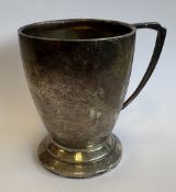 A silver christening mug on stepped foot. Birmingham 1959. By Deakin & Francis. Approx. 84 grams.