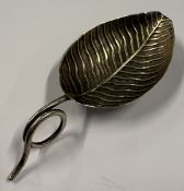 A leaf-shaped 19th Century silver caddy spoon, apparently unmarked. Birmingham, circa 1800.