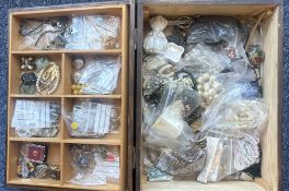 A quantity of costume jewellery.
