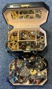 A quantity of costume jewellery.