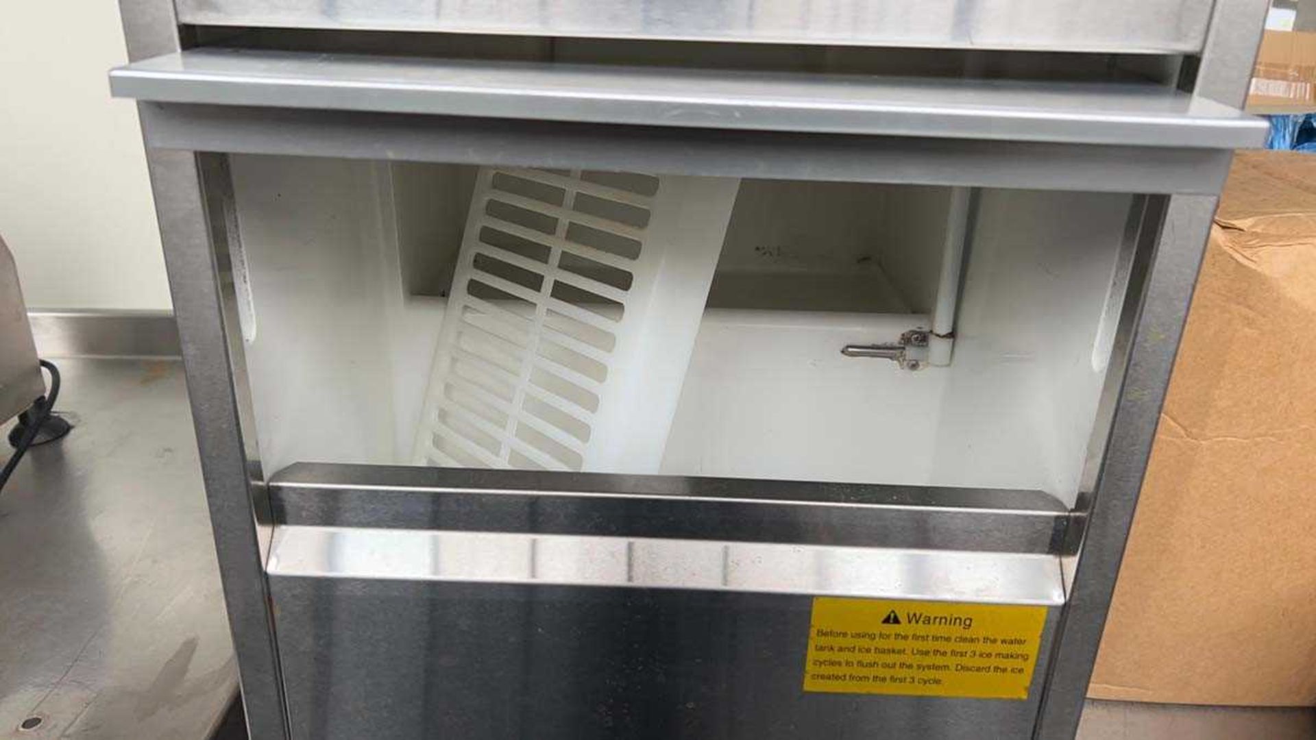 +VAT 38cm Polar bench top ice machine - Image 2 of 2