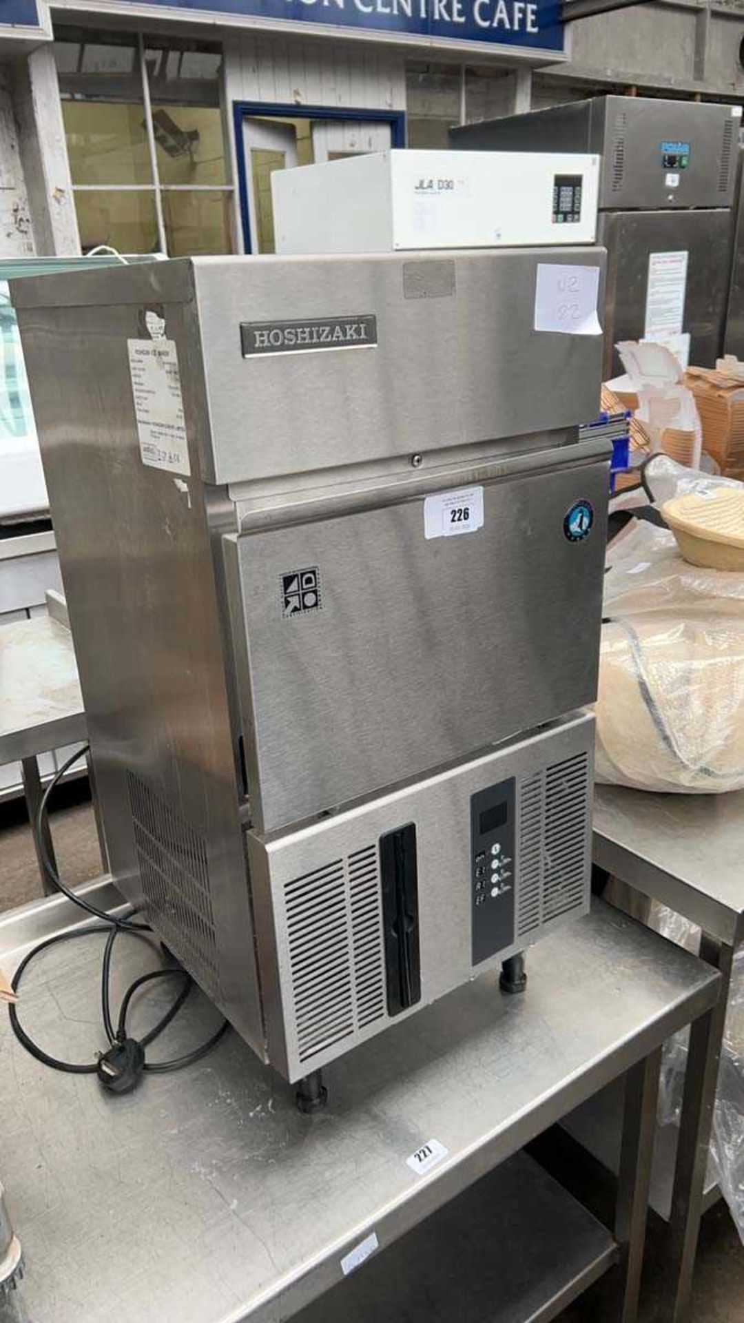 +VAT 40cm Hoshizakii model IM30CNEHC25 bench top ice machine