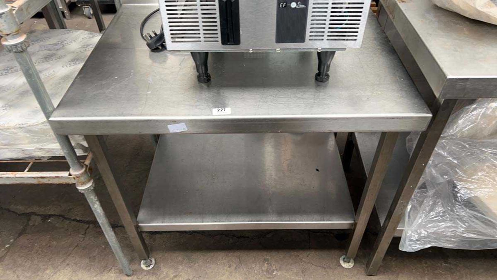 80cm stainless steel preparation table with a shelf under