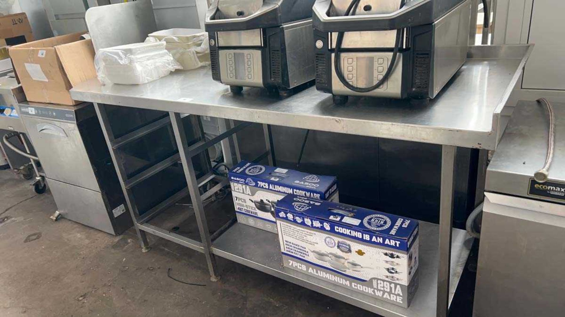 +VAT 206cm stainless steel prep table with tray, shelf under and a corner detail - Image 2 of 2