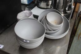 Approx. 20 varying sized plastic bowls