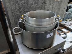 +VAT Large stainless steel plus 2x smaller aluminium twin-handled cooking pots
