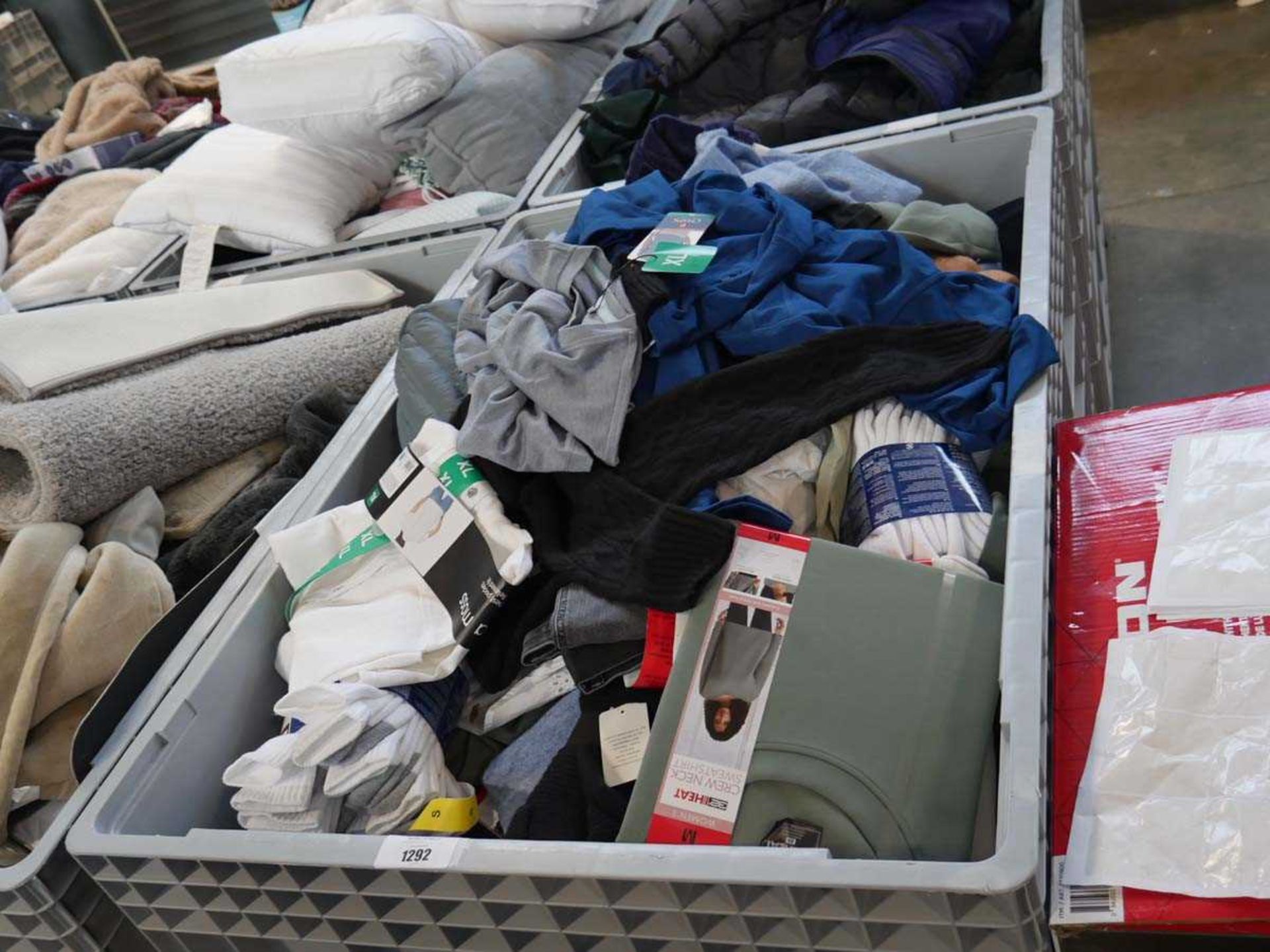 +VAT (Box not included)Pallet box containing mixed men's and women's clothing.