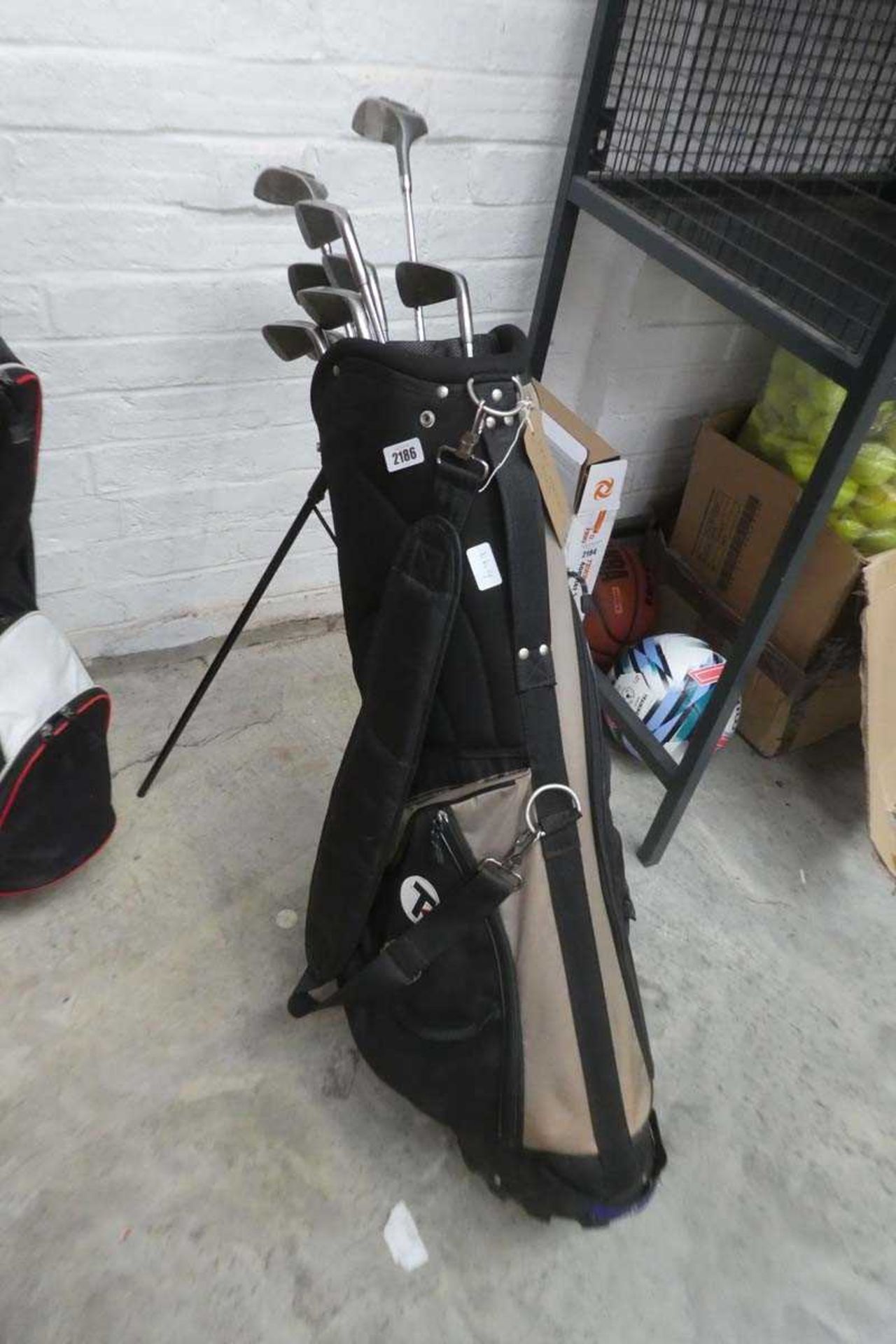 Top Flite golf bag with left-handed irons incl. 1, 3, 4, 6, 9, sand and wedge