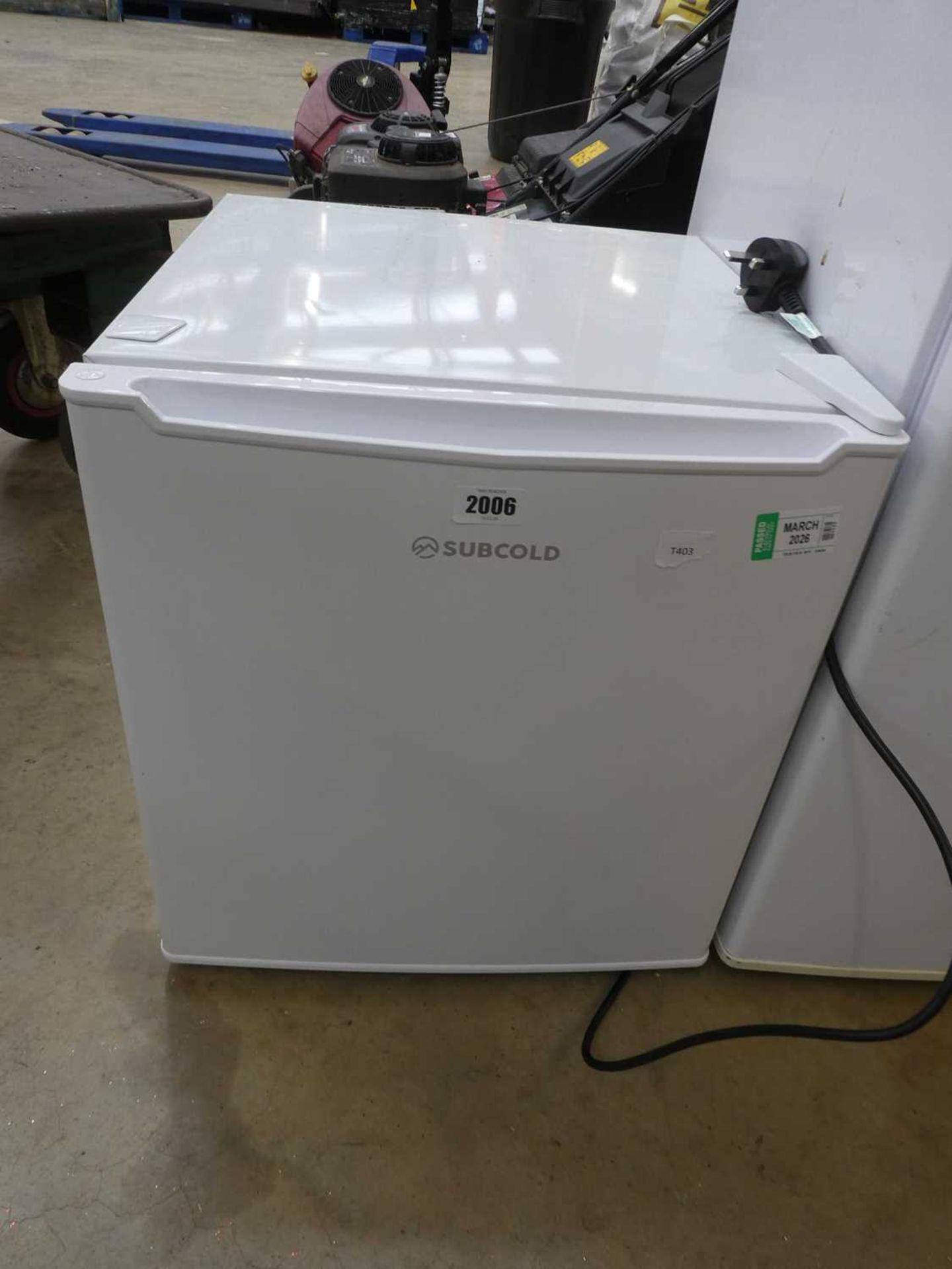 Subcold counter top fridge in white