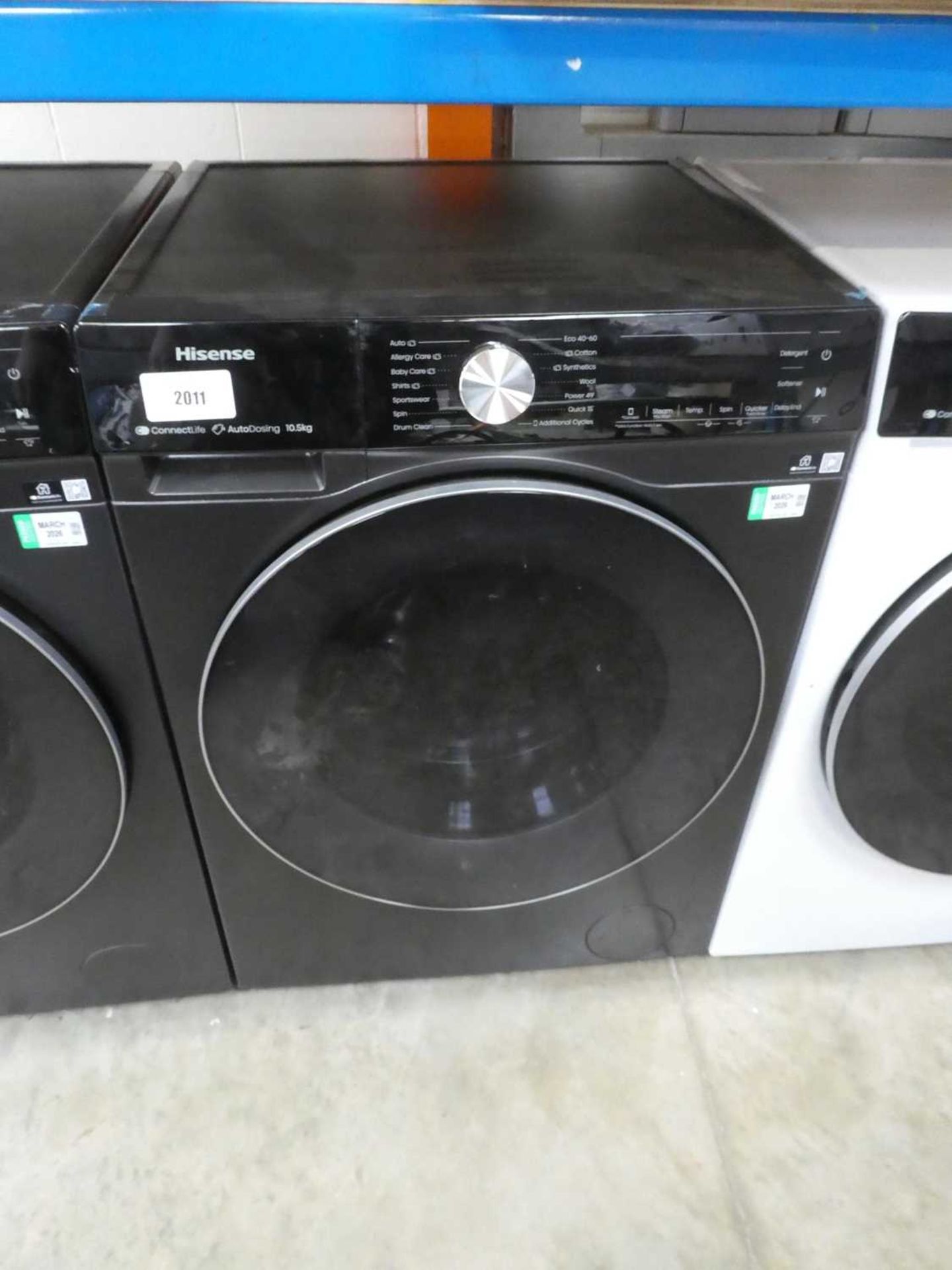 +VAT Hisense Connect Life 10.5kg washing machine in black