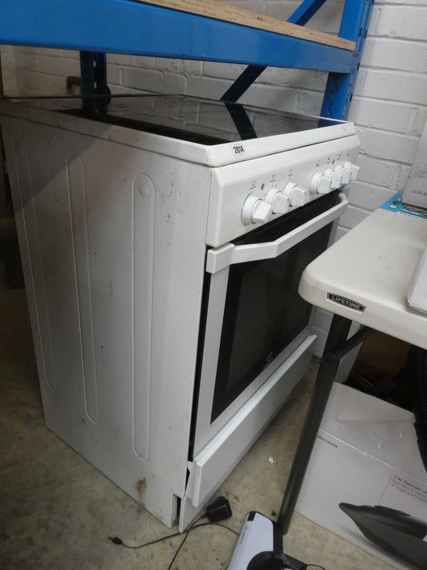 Indesit electric cooker in white