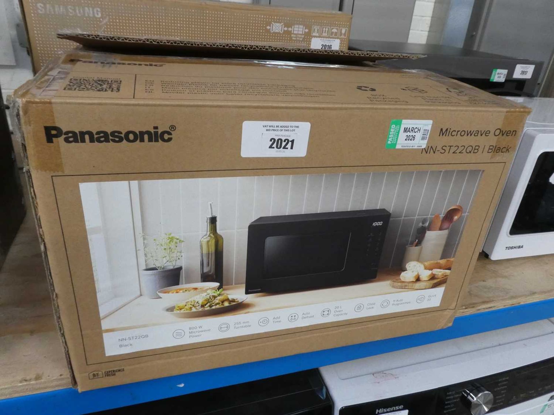 +VAT Boxed Panasonic NN-ST22QB microwave oven in black