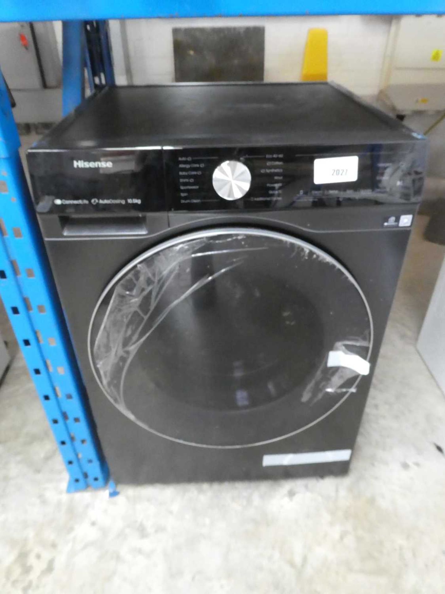 +VAT Hisense 10.5kg washing machine in black