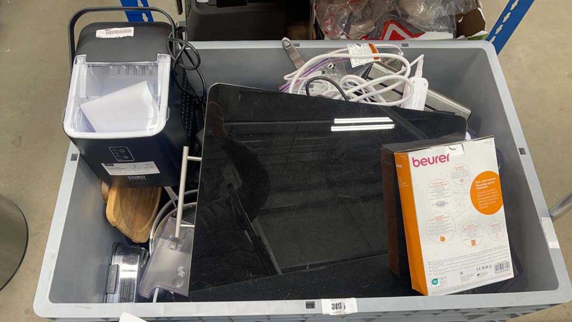 +VAT Box of various kitchen appliances (box not included)