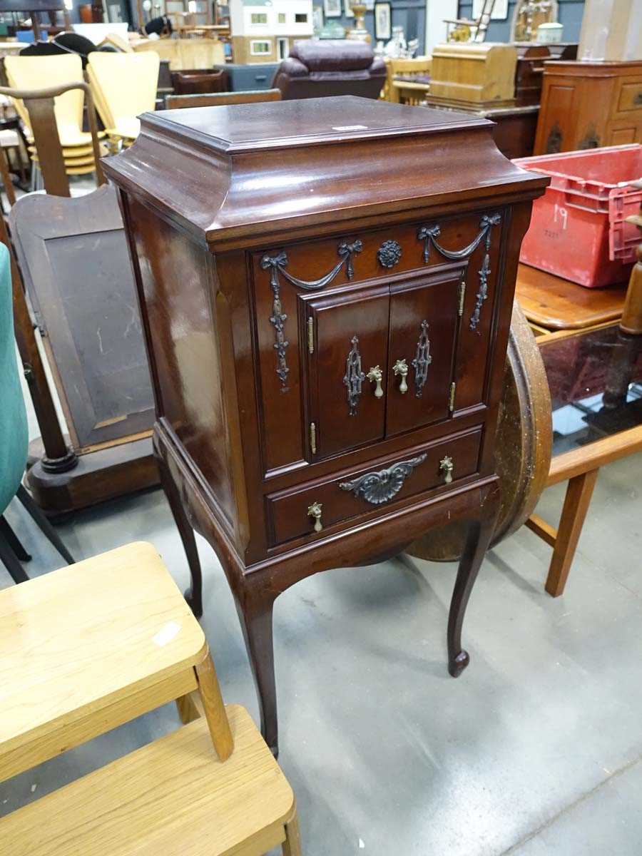 Wind up gramophone on raised supports