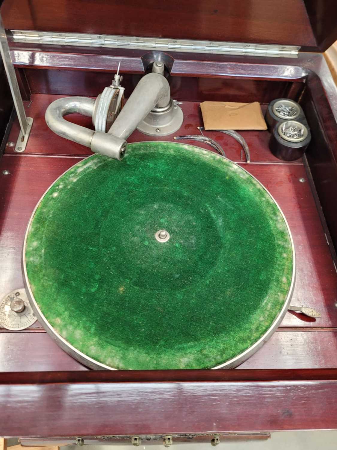 Wind up gramophone on raised supports - Image 2 of 2