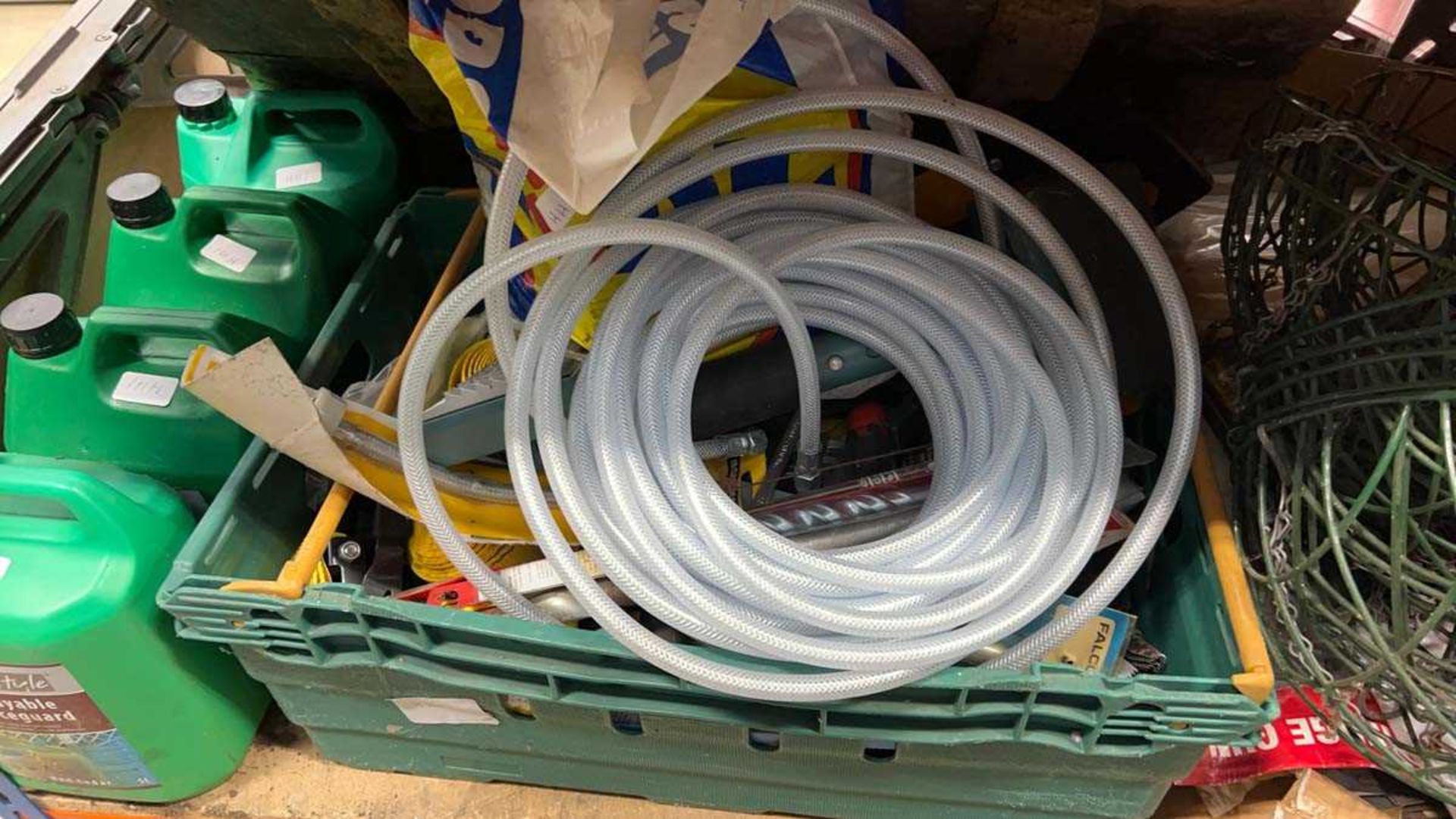 Underbay of garden related items to include hanging baskets, plastic plant pots, Parkside air sander - Image 4 of 5