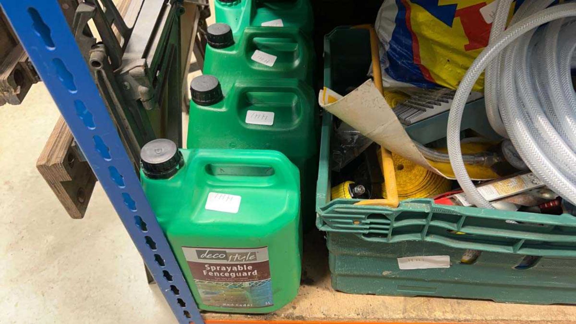 Underbay of garden related items to include hanging baskets, plastic plant pots, Parkside air sander - Image 5 of 5