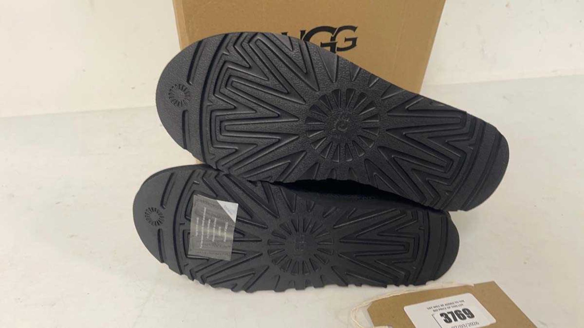 +VAT Ugg UK5 classic mini II boots in black - boxed - Image 2 of 2