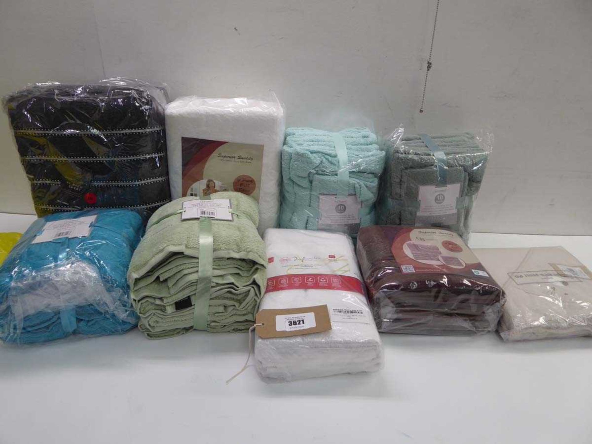 +VAT 2 bags of assorted sized towels