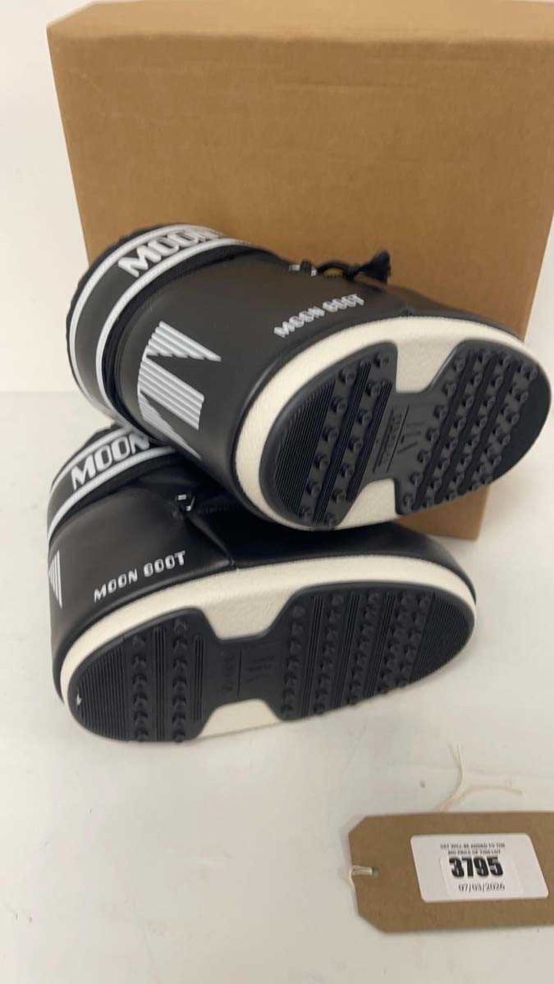 +VAT Moonboot UK3.5/5 ixon low nylon boots in black - boxed - Image 2 of 2